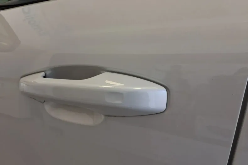 Volvo XC40 din 2025 cu 4.575 km - oferta VOL244452 - foto 10