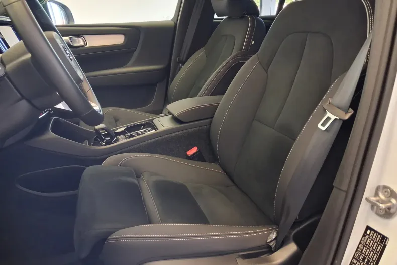 Volvo XC40 din 2025 cu 4.575 km - oferta VOL244452 - foto 14