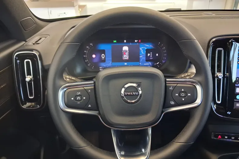 Volvo XC40 din 2025 cu 4.575 km - oferta VOL244452 - foto 17