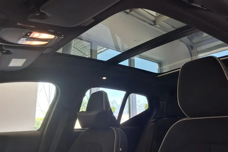 Volvo XC40 din 2025 cu 4.575 km - oferta VOL244452 - foto 38