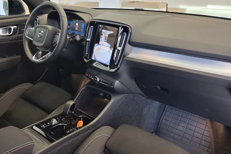 Volvo XC40 din 2025 cu 4.575 km - oferta VOL244452 - foto 40
