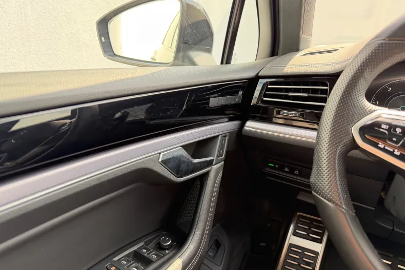 Volkswagen Touareg din 2023 cu 99.800 km - oferta VOL244462 - foto 24