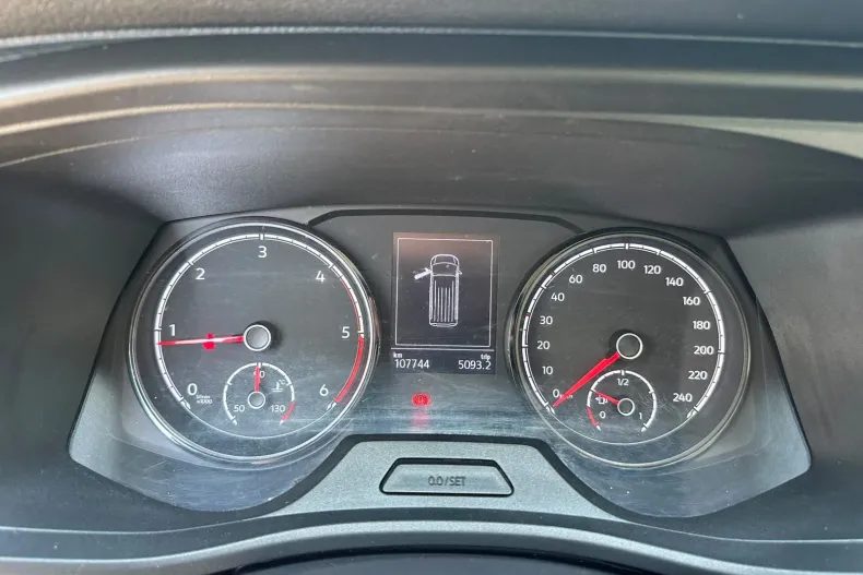 Volkswagen Transporter din 2021 cu 107.744 km - oferta VOL244465 - foto 18