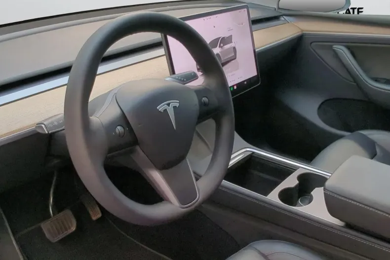 Tesla Model Y din 2023 cu 68.400 km - oferta TES244485 - foto 9