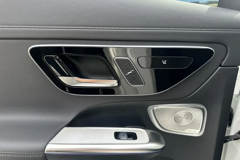 Mercedes-Benz GLC 300 (Clasa GLC) din 2025 cu 10 km - oferta MER244525 - foto 20