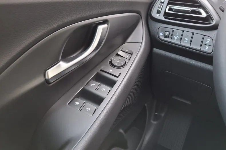 Hyundai i30 din 2026 cu 10 km - oferta HYU244526 - foto 15