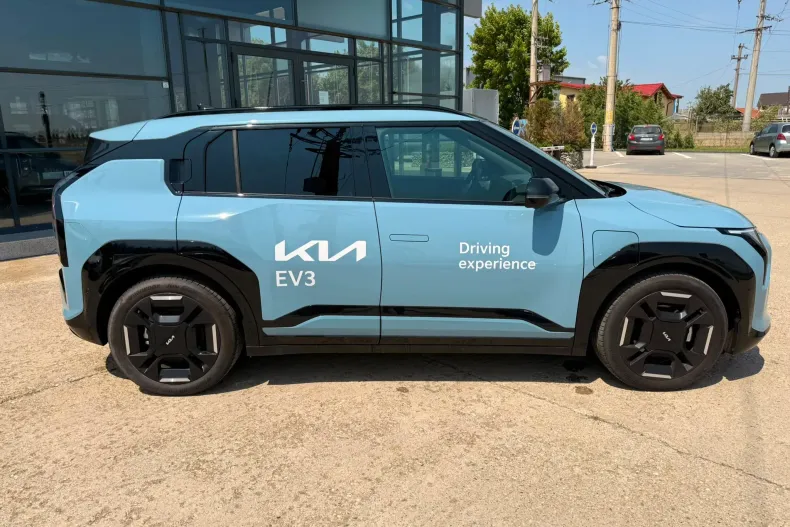 Kia EV3 din 2024 cu 2.000 km - oferta KIA244539 - foto 3