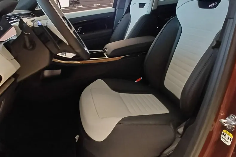 Land Rover Range Rover Sport din 2025 cu 5 km - oferta LAN244558 - foto 6