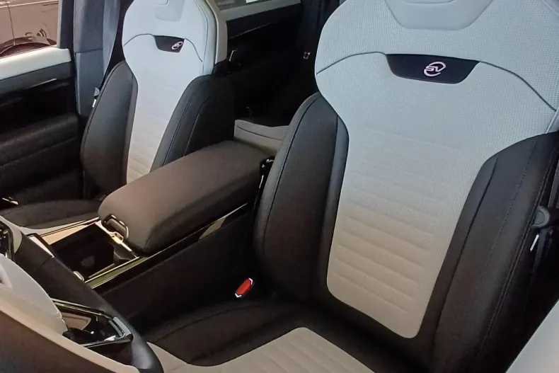 Land Rover Range Rover Sport din 2025 cu 5 km - oferta LAN244558 - foto 9