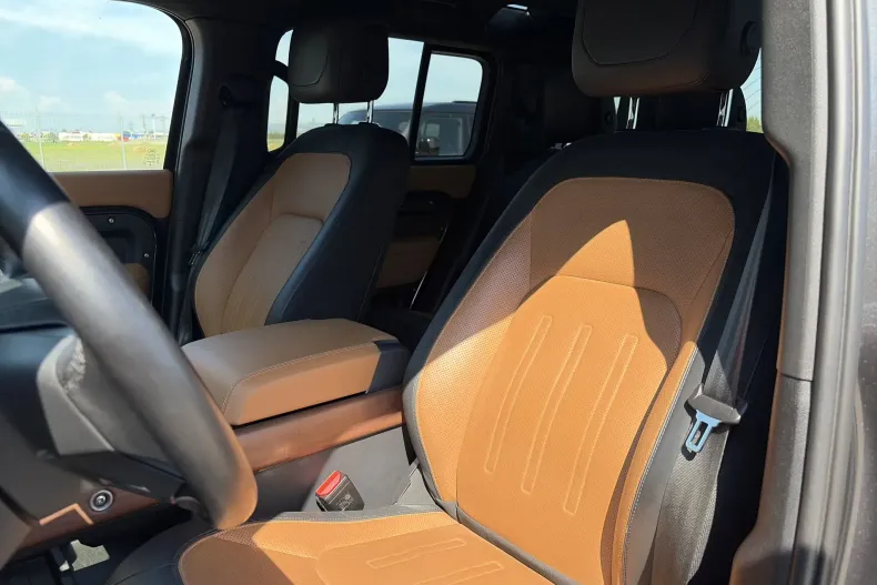 Land Rover Defender din 2024 cu 36.672 km - oferta LAN244567 - foto 11