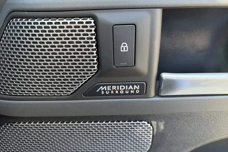 Land Rover Defender din 2024 cu 36.672 km - oferta LAN244567 - foto 17
