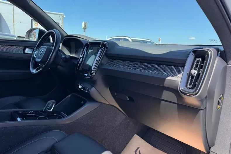 Volvo XC40 din 2020 cu 86.067 km - oferta VOL244621 - foto 15