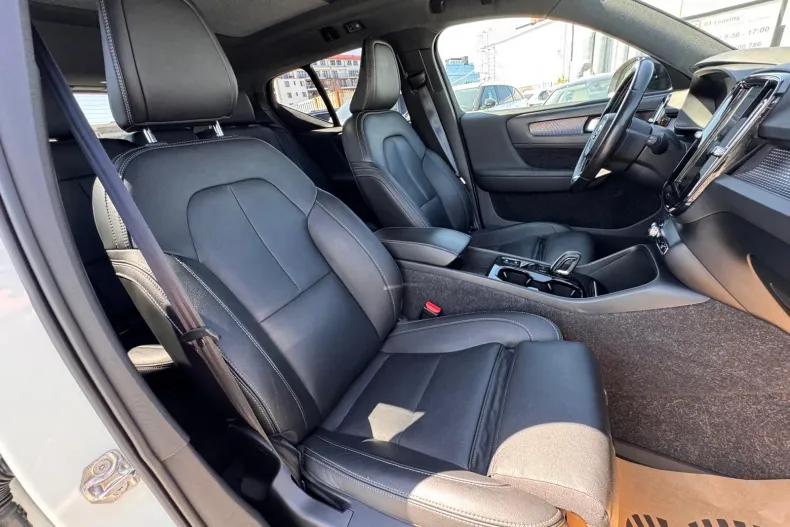 Volvo XC40 din 2020 cu 86.067 km - oferta VOL244621 - foto 17