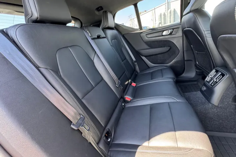 Volvo XC40 din 2020 cu 86.067 km - oferta VOL244621 - foto 19