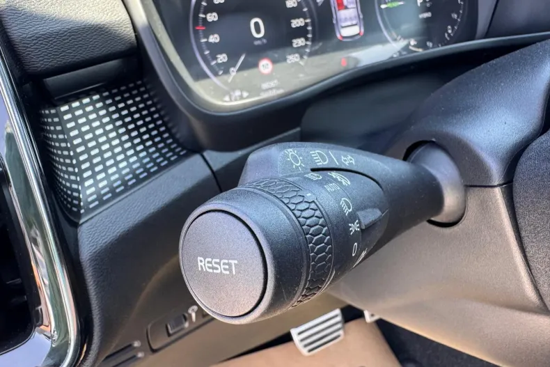 Volvo XC40 din 2020 cu 86.067 km - oferta VOL244621 - foto 27