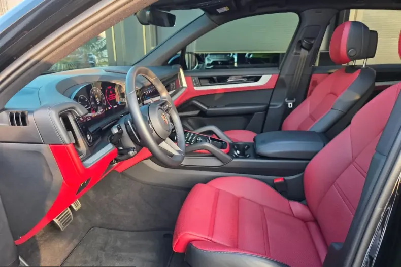 Porsche Cayenne din 2025 cu 4.800 km - oferta POR244651 - foto 4