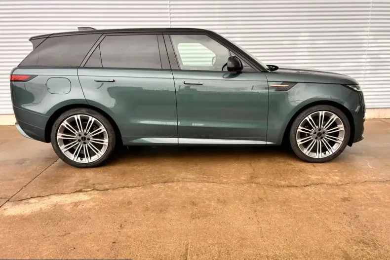 Land Rover Range Rover Sport din 2025 cu 4.950 km - oferta LAN244664 - foto 2