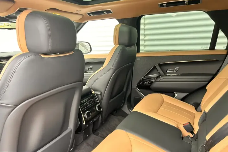 Land Rover Range Rover Sport din 2025 cu 4.950 km - oferta LAN244664 - foto 9