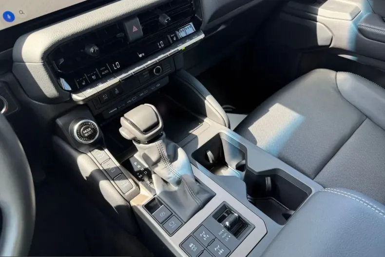 Toyota Land Cruiser din 2024 cu 60.000 km - oferta TOY244682 - foto 24