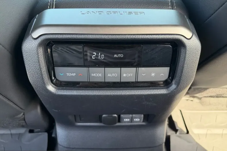 Toyota Land Cruiser din 2024 cu 60.000 km - oferta TOY244682 - foto 29