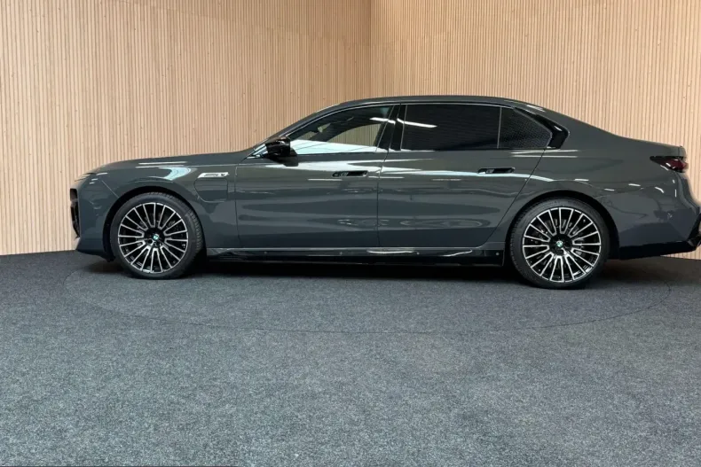 BMW M760 (Seria 7) din 2025 cu 38.000 km - oferta BMW244706 - foto 2