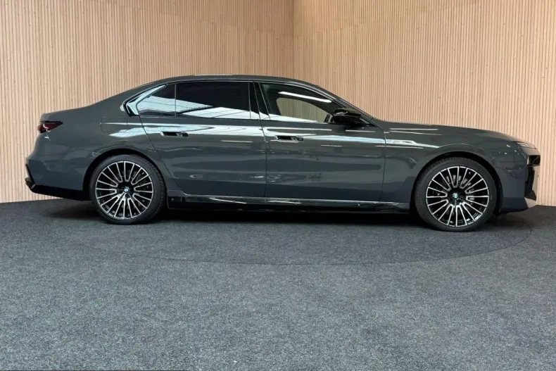 BMW M760 (Seria 7) din 2025 cu 38.000 km - oferta BMW244706 - foto 6
