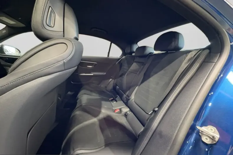 Mercedes-Benz C 300 (Clasa C) din 2023 cu 66.379 km - oferta MER244756 - foto 13
