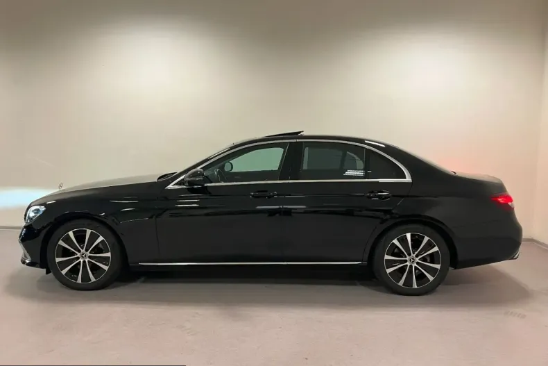 Mercedes-Benz E 220 (Clasa E) din 2022 cu 33.000 km - oferta MER244773 - foto 3