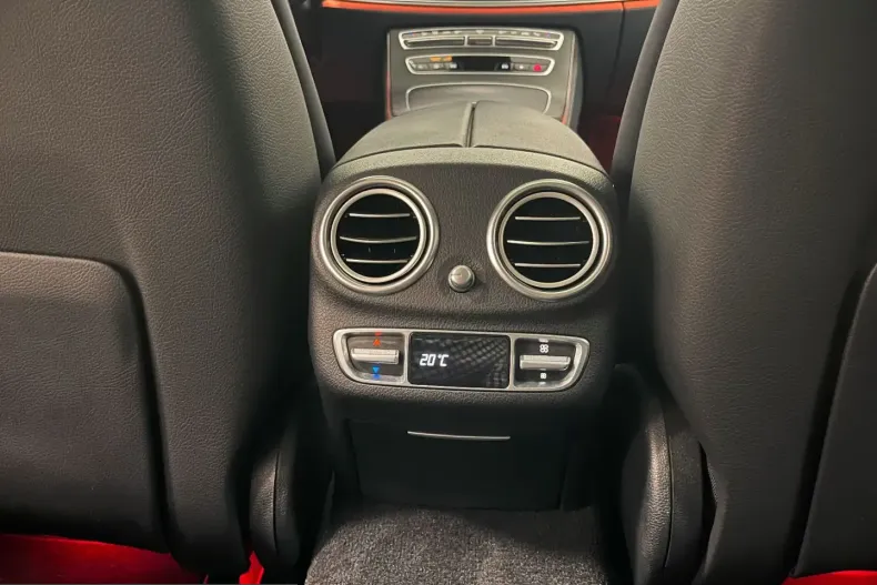 Mercedes-Benz E 220 (Clasa E) din 2022 cu 33.000 km - oferta MER244773 - foto 18