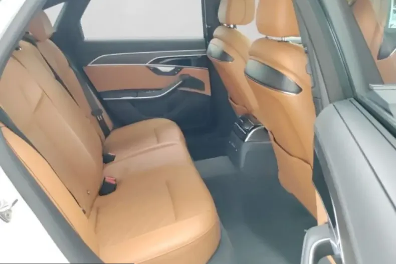 Audi A8 din 2022 cu 48.472 km - oferta AUD244777 - foto 5