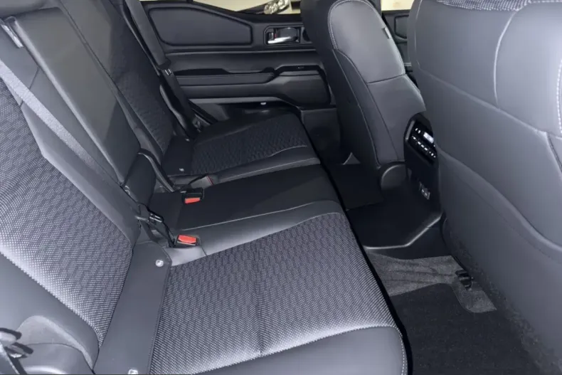 Toyota Land Cruiser din 2024 cu 26.880 km - oferta TOY244804 - foto 10