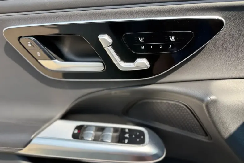 Mercedes-Benz E 200 (Clasa E) din 2024 cu 89.592 km - oferta MER244807 - foto 19
