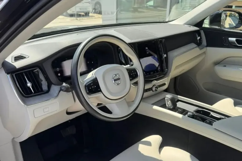 Volvo XC60 din 2023 cu 35.533 km - oferta VOL244817 - foto 2