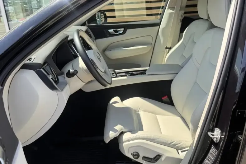 Volvo XC60 din 2023 cu 35.533 km - oferta VOL244817 - foto 4