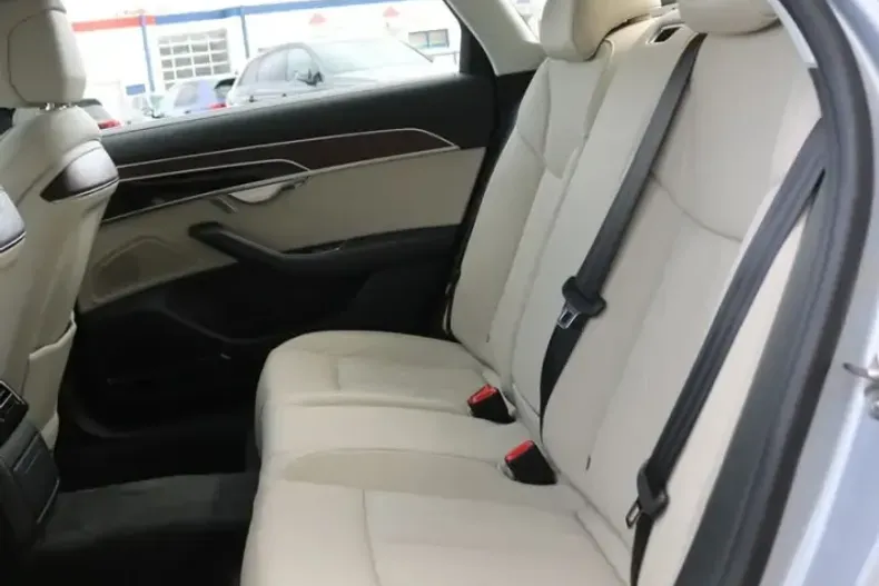 Audi A8 din 2023 cu 51.450 km - oferta AUD244861 - foto 13