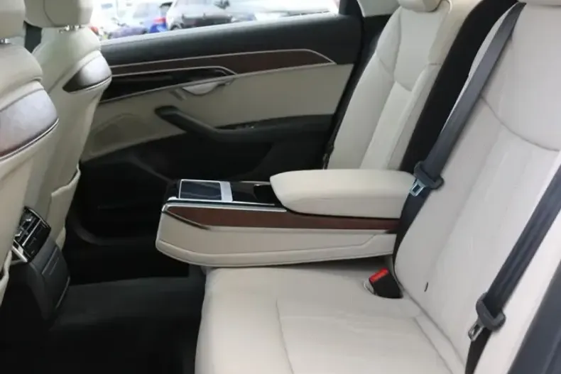 Audi A8 din 2023 cu 51.450 km - oferta AUD244861 - foto 14