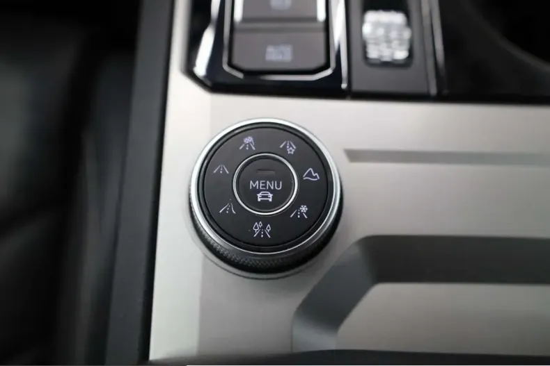 Volkswagen Touareg din 2023 cu 56.570 km - oferta VOL244863 - foto 18