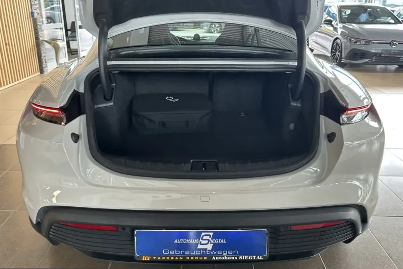 Porsche Taycan din 2024 cu 17.386 km - oferta POR244870 - foto 6