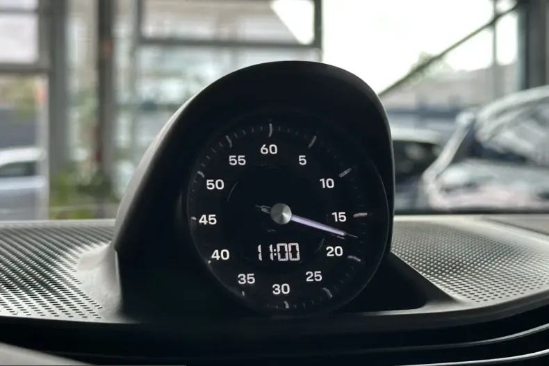 Porsche Taycan din 2024 cu 17.386 km - oferta POR244870 - foto 29