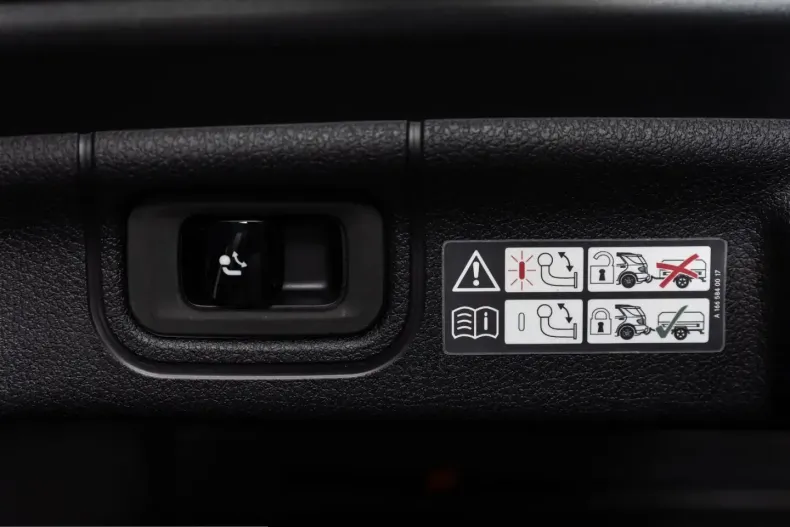 Mercedes-Benz C 300 (Clasa C) din 2022 cu 74.760 km - oferta MER244888 - foto 18