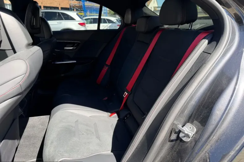 Mercedes-Benz C 43 AMG (Clasa C) din 2024 cu 25.500 km - oferta MER244892 - foto 16