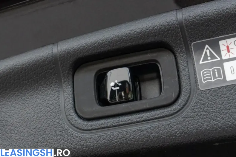 Mercedes-Benz C 300 (Clasa C) din 2022 cu 39.746 km - oferta MER244894 - foto 15