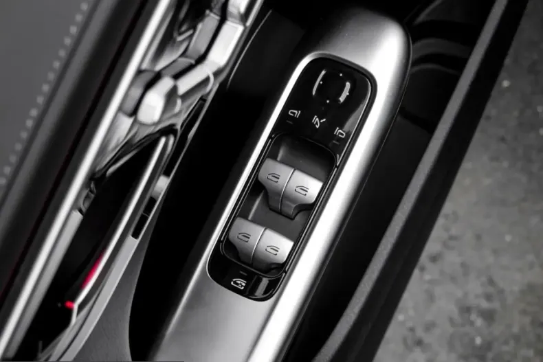 Mercedes-Benz C 300 (Clasa C) din 2023 cu 39.000 km - oferta MER244896 - foto 15