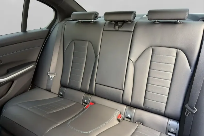 BMW 330 (Seria 3) din 2025 cu 10.076 km - oferta BMW244906 - foto 29