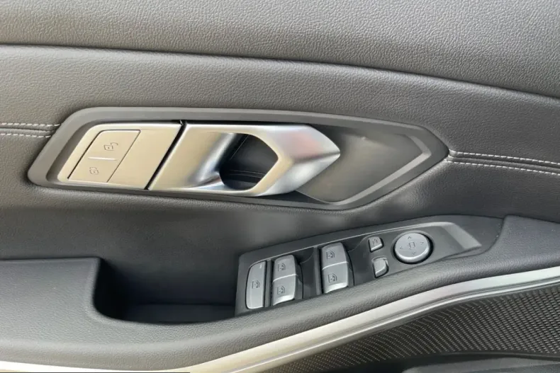 BMW 330 (Seria 3) din 2023 cu 31.005 km - oferta BMW244915 - foto 14
