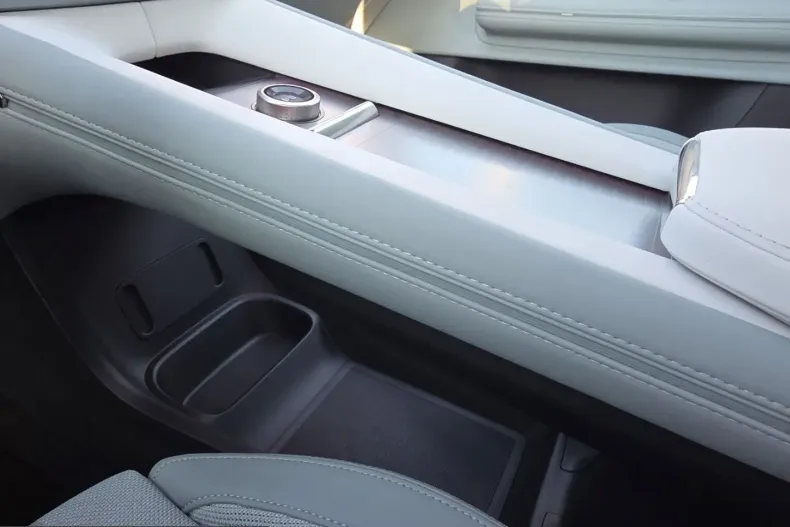 Polestar 4 din 2025 cu 6.709 km - oferta POL244970 - foto 18