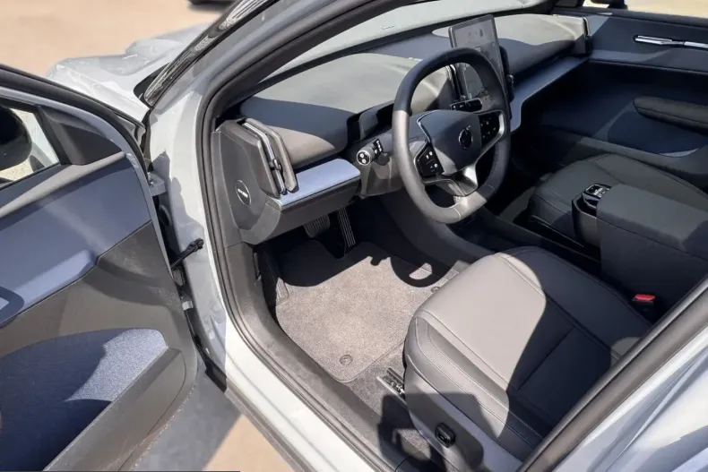 Volvo EX30 din 2025 cu 8.000 km - oferta VOL244975 - foto 6