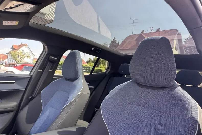 Volvo EX30 din 2025 cu 8.000 km - oferta VOL244975 - foto 8