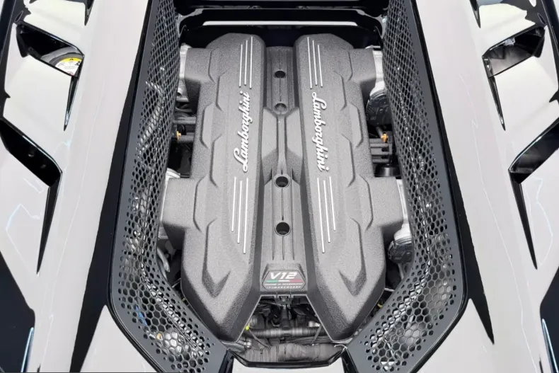 Lamborghini Revuelto din 2025 cu 14.515 km - oferta LAM244993 - foto 8