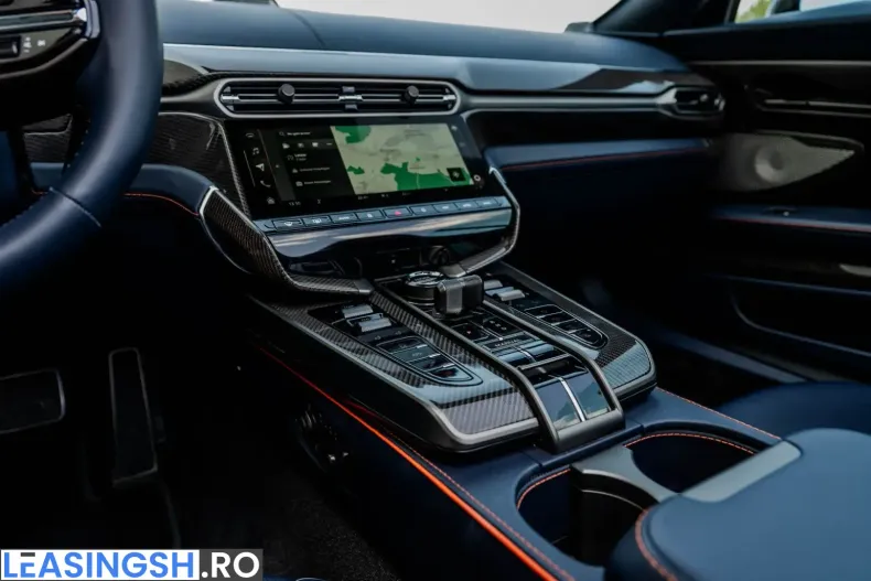 Aston Martin Vanquish din 2025 cu 9.500 km - oferta AST244994 - foto 20